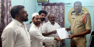 వైఎస్సార్‌సీపీ దీక్షలకు పోలీసుల అనుమతి కోరిన నేతలు
