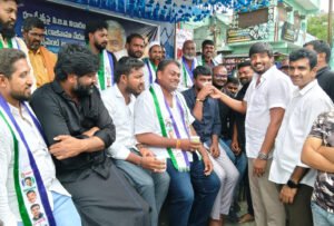 దీక్షల్లో నిమ్మరసం ఇచ్చిన సుధీర్‌