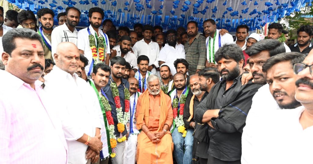 లోకేష్‌ రాజీనామ చేసి , డిఎస్సీ అక్రమాలపై సీబిఐచే నిగ్గు తేల్చాలి.