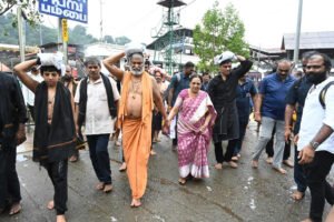 శబరిమలైలో ఎమ్మెల్యే పెద్దిరెడ్డి, ఎంపి మిధున్‌