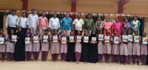 విద్యార్థులకు స్టడీ మెటిరియల్‌ పంపిణీ