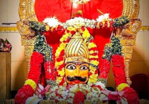 శ్రీకాశీవిశ్వేశ్వర స్వామికి ప్రత్యేక పూజలు