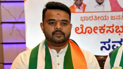 మాజీ ప్రధాని దేవేగౌడ కొడుకు రేవన్నకు పుంగనూరు సిమ్‌కార్డు