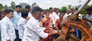 కలిబండ పెద్ద చెరువు మరమ్మత్తు పనులకు శ్రీకారం చుట్టిన హరితమ్మ