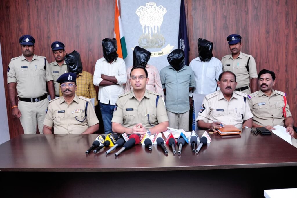 తక్కువ ధరకు 5 కోట్ల భూమి అంటూ ఎర… 14 లక్షలు టోకరా!