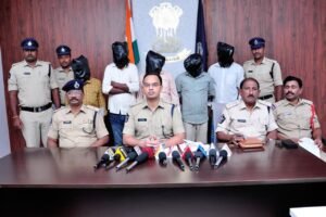 తక్కువ ధరకు 5 కోట్ల భూమి అంటూ ఎర… 14 లక్షలు టోకరా!