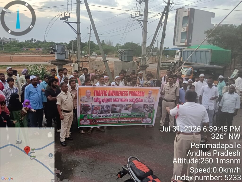హెల్మెట్ ధరించండి.. ప్రాణాలను కాపాడుకోండి: ట్రాఫిక్ సీఐ చాంద్ బాషా