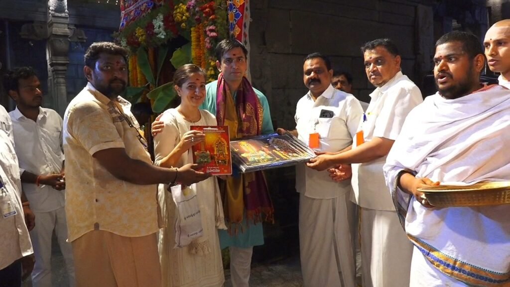 శ్రీకాళహస్తీశ్వర స్వామివారిని దర్శించుకున్న కలెక్టర్ సుమిత్ కుమార్