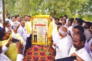 ఏకిలపల్లిలో రూ.70 లక్షల సీసీ రోడ్డు పనులకు మంత్రి మండిపల్లి శ్రీకారం