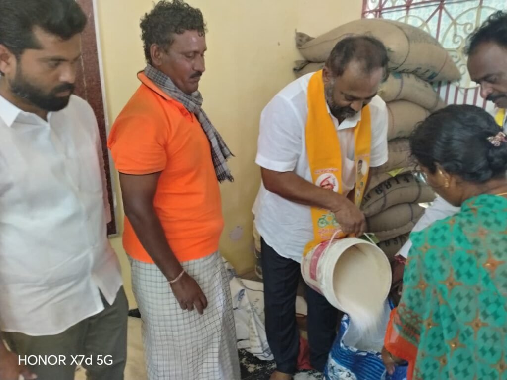 చౌక దుకాణాన్ని ఆకస్మికంగా తనిఖీ చేసిన చమర్తి