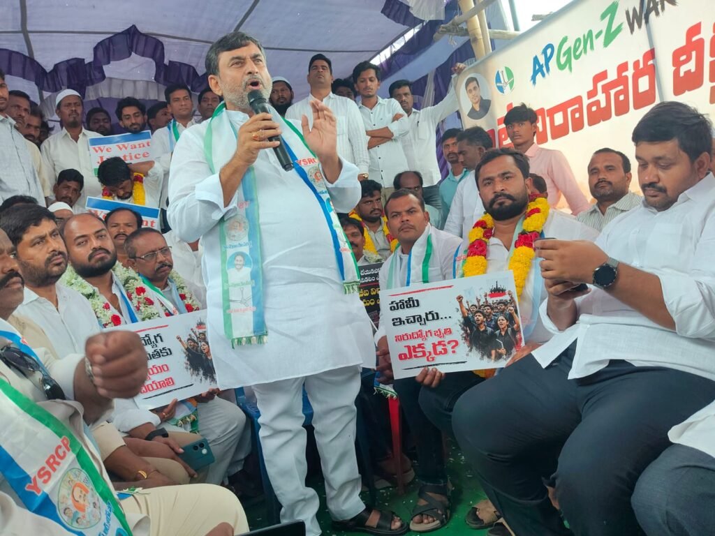 రాయచోటిలో వైఎస్సార్‌సీపీ యువగళం.. మూడో రోజూ హోరెత్తిన దీక్షలు