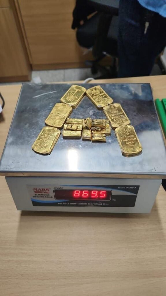 ఢిల్లీ విమానాశ్రయంలో బంగారం స్మగ్లింగ్ భగ్నం