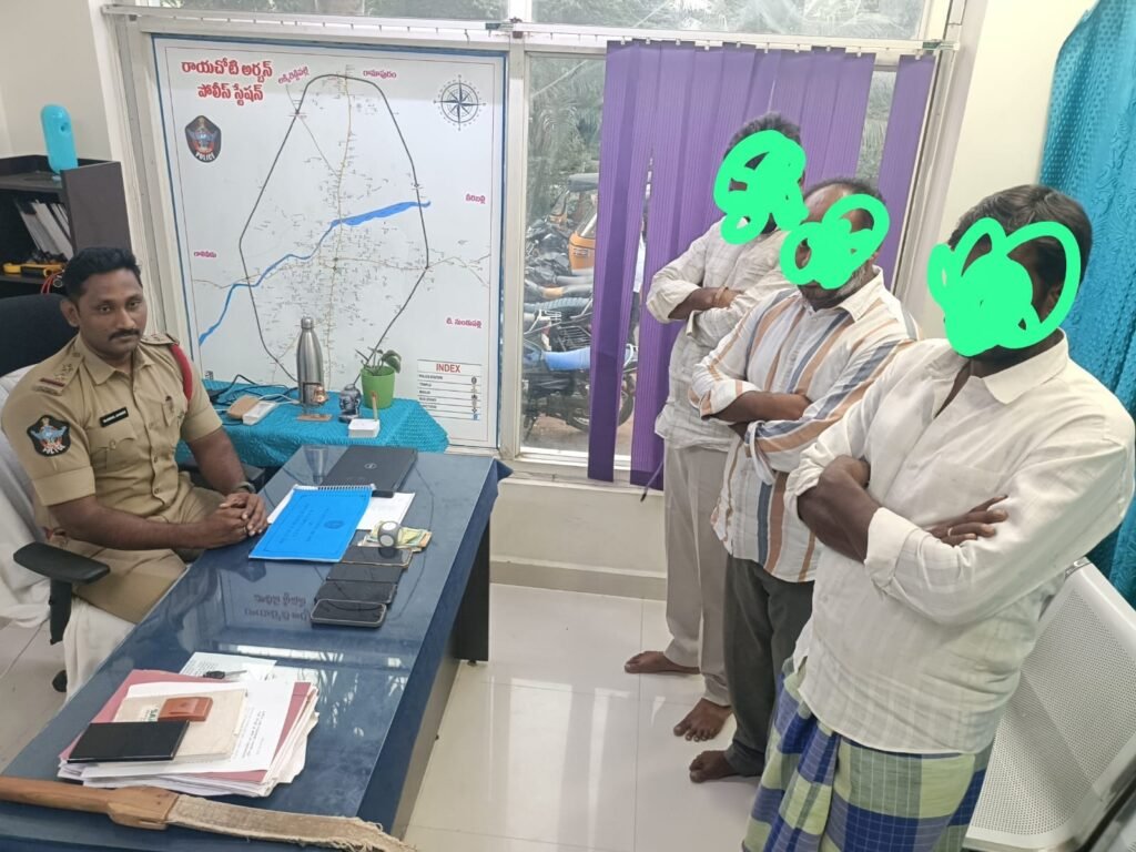 గరుగుపల్లి శివారులో పేకాట స్థావరంపై పోలీసుల దాడి.. నగదు సీజ్