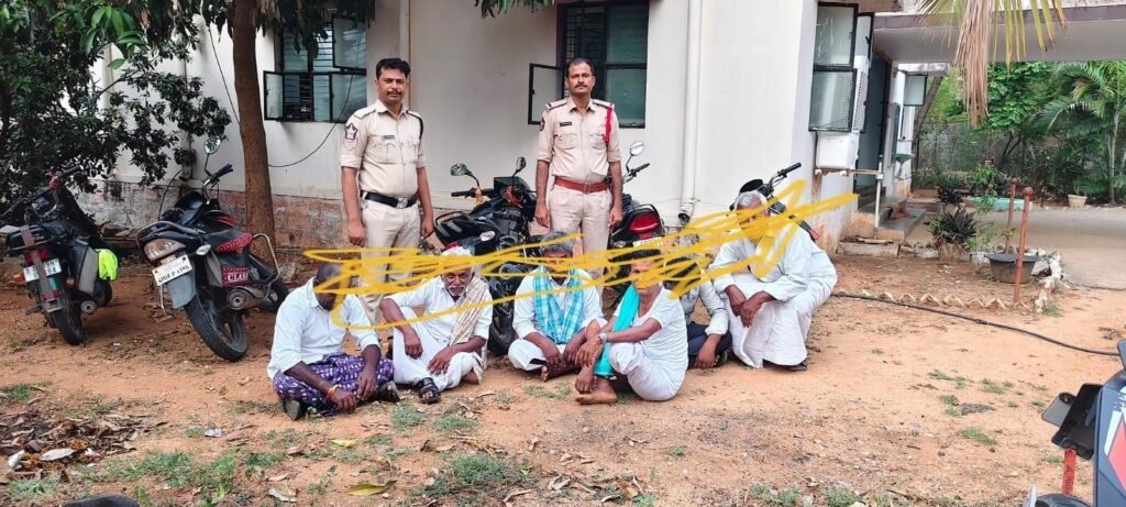 గాలివీడులో జూద స్థావరంపై పోలీసుల దాడి