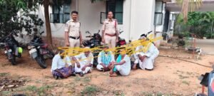 గాలివీడులో జూద స్థావరంపై పోలీసుల దాడి