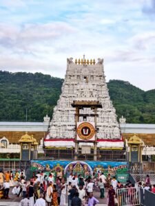 తిరుమలలో కొనసాగుతున్న భక్తుల రద్దీ .