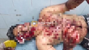 కత్తులతో పొడుచుకున్న విద్యార్థులు