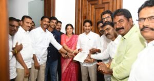 ఇన్-సర్వీస్ ఉపాధ్యాయులకు TET నుంచి పూర్తి మినహాయింపు కల్పించాలి