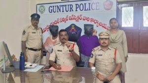 ఇత్తడి సామాన్లు కనిపిస్తే చాలు.. వాళ్లు చేతులకు తిమ్మిర్లు మొదలవుతాయ్..