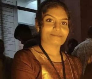 ట్రైనీ డిప్యూటీ తహశీల్దార్ ఆత్మహత్య..