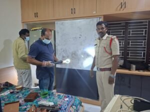 గద్వాలలో పట్టపగలే చోరీ.. టీచర్ ఇంట్లో దొంగతనం