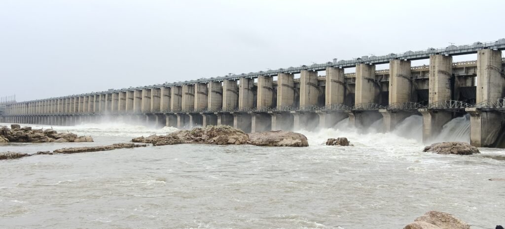 జూరాల ప్రాజెక్ట్ 10 గేట్లు ఎత్తివేత