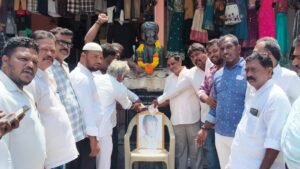 బీసీ రిజర్వేషన్లపై హర్షం.. చంద్రబాబు చిత్రపటానికి పాలాభిషేకం