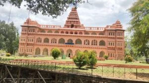 రాయల్ కోటలో కనుమరుగవుతున్న లైటింగ్ షో