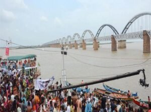 గోదావరి పుష్కరాల రోడ్ల అభివృద్ధికి రూ.90 కోట్లు
