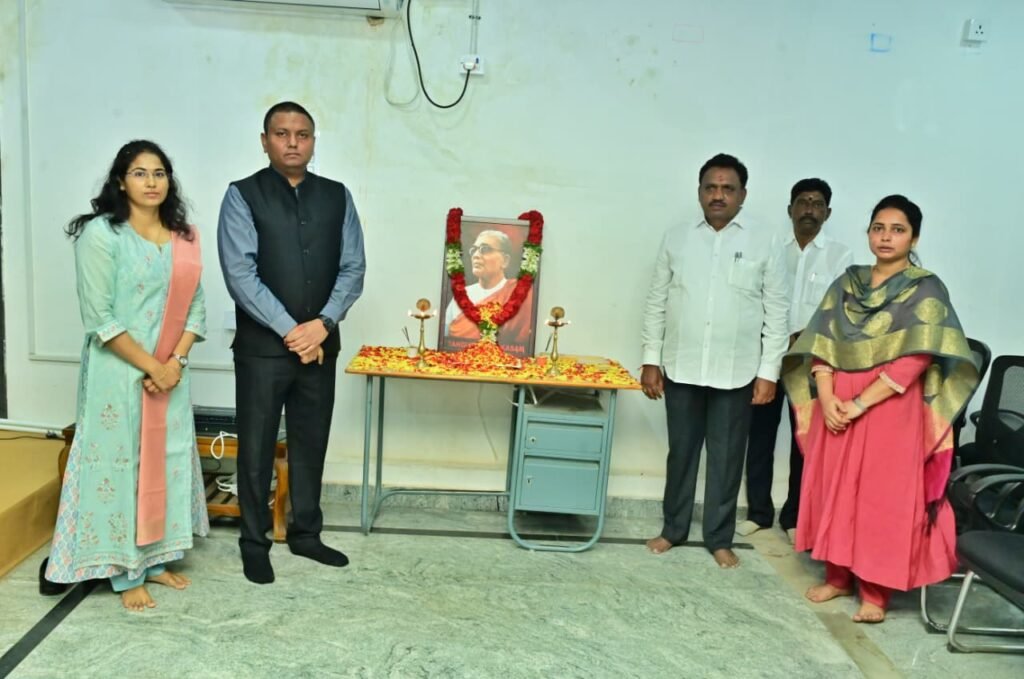 టంగుటూరి ప్రకాశం పంతులు గారి అడుగుజాడలు అందరికీ ఆదర్శం కావాలి