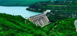 శ్రీశైలం జలాశయానికి కొనసాగుతున్న వరద నీరు
