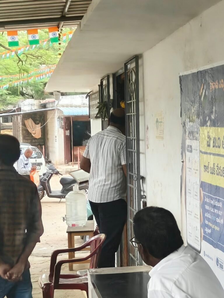 మదనపల్లె సబ్ రిజిస్టర్ కార్యాలయం పై ఏసీబీ దాడులు