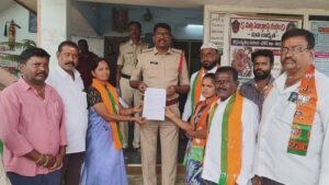 సాధిక్‌పై కఠిన చర్యలు తీసుకోవాలి