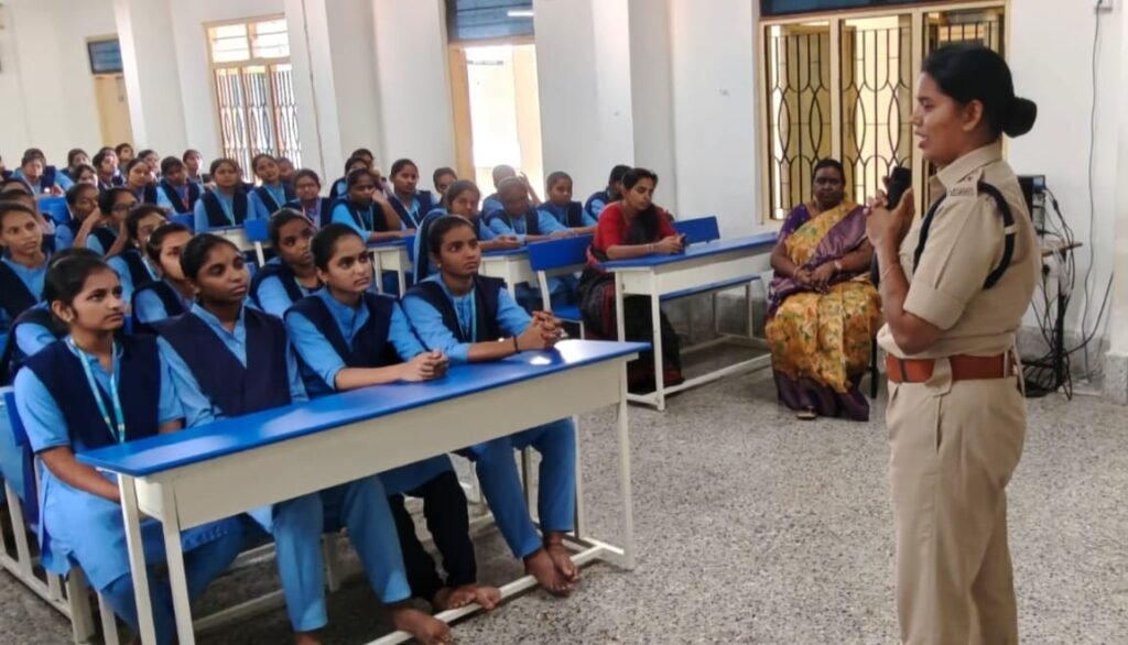 విద్యార్థినుల భద్రతే లక్ష్యం
