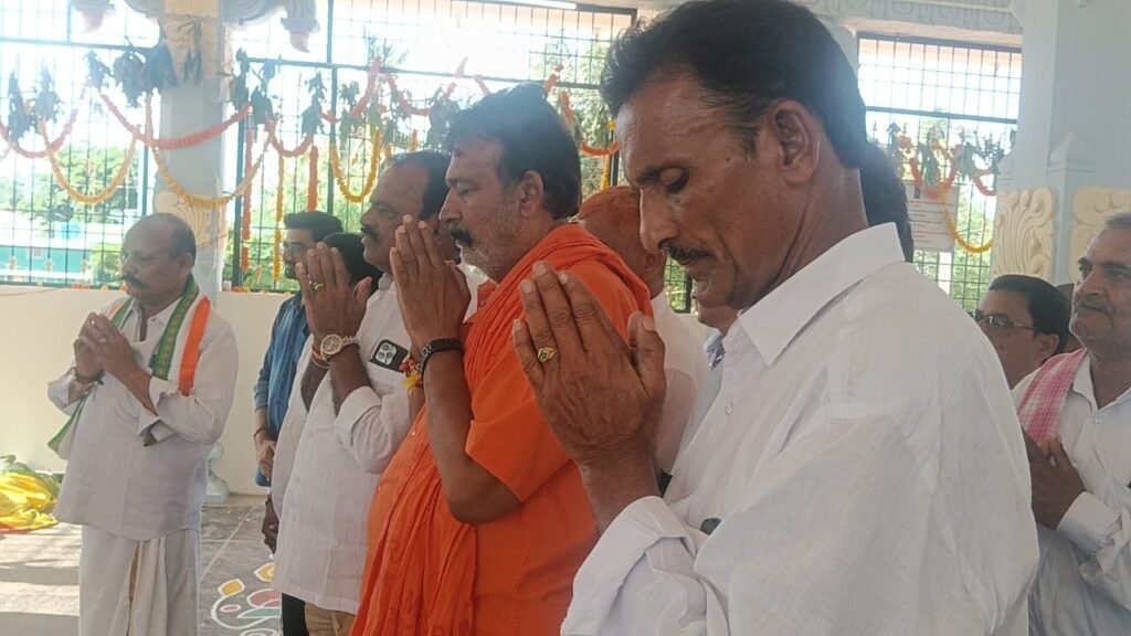 శ్రీ వెంకటేశ్వర స్వామి ఆలయంలో ఎమ్మెల్యే ప్రత్యేక పూజలు