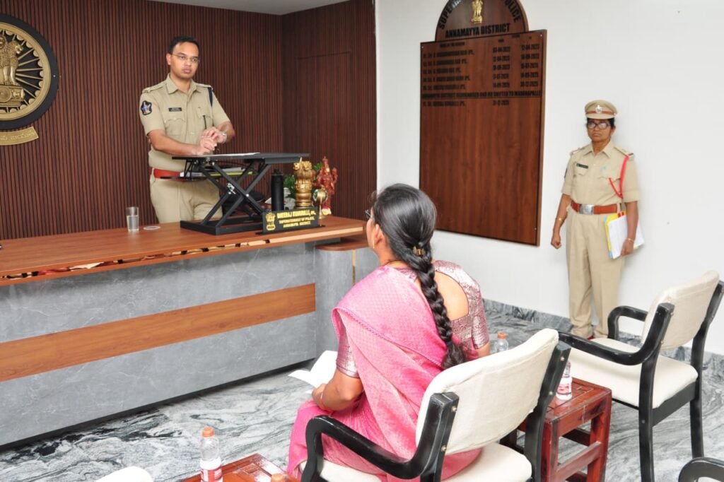 ఎస్పీ ప్రజా సమస్యల పరిష్కార వేదికలో 71 ఫిర్యాదులు