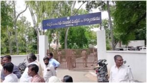 మదనపల్లి కలెక్టరేట్ ఎదుట రేషన్ డీలర్ల ఆందోళన