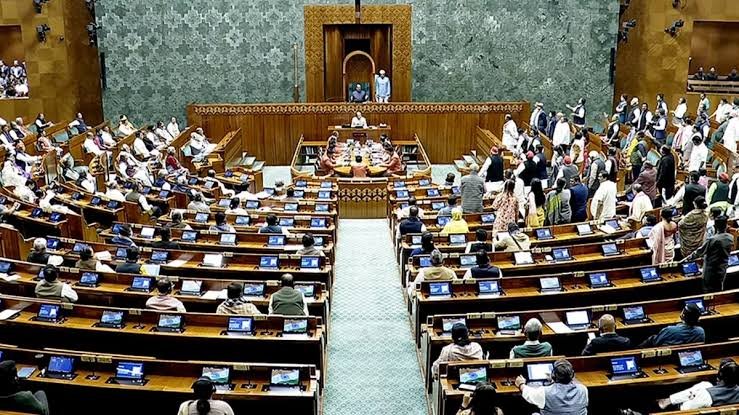 నేడు లోక్‌సభ ముందుకు నాలుగు బిల్లులు..!