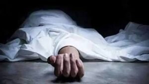 గొడ్డలితో కన్నకొడుకును నరికి చంపిన తండ్రి!