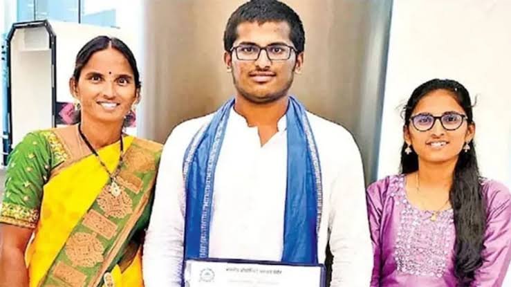 తండ్రిని కోల్పోయినా పట్టుదలతో ఉన్నత ఉద్యోగం సాధించిన సందీప్
