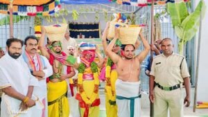 వైభవంగా తొండమాన్ పురం శ్రీ వేంకటేశ్వరస్వామివారికి పవిత్ర సమర్పణ