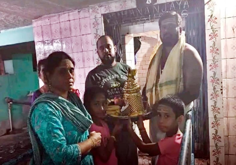 శ్రీ శనేశ్వరస్వామికి పంచలోహ కిరీటం బహుకరణ