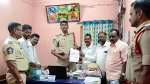 చీరాల సీఐపై చర్యలు తీసుకోవాలి