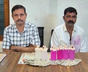 లంచం తీసుకుంటూ ఆర్‌ఐ, వీఆర్వో ఏసీబీకి చిక్కారు.