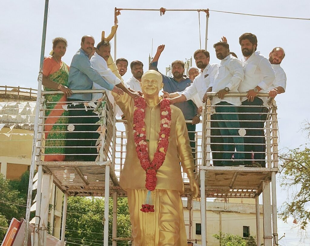 మహా జననేత రాజన్నకు ఘన నివాళులు