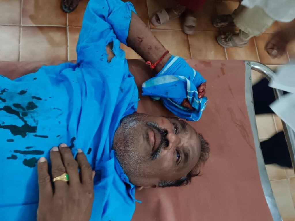 రోడ్డుప్రమాదంలో ఎంఈవోకు తీవ్ర గాయాలు