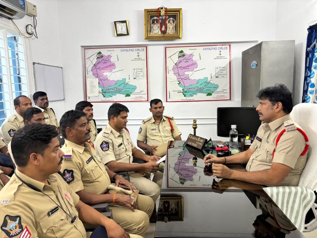 స్థానిక ఎన్నికల నేపథ్యంలో పోలీసులకు సీఐ దిశానిర్దేశం
