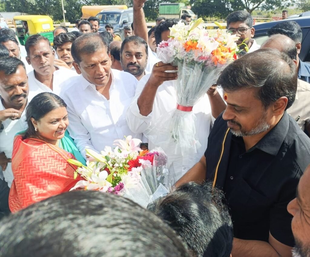 కోడికొండ చెక్ పోస్ట్ వద్ద ఎంపీ మిథున్ రెడ్డి కి ఘన స్వాగతం