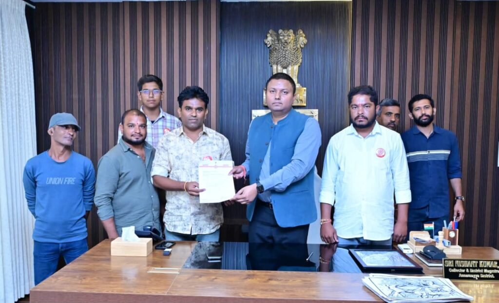 పుంగనూరులో అభివృద్ధి పనులపై కలెక్టర్ నిశాంత్ కుమార్ కు వినతి పత్రం