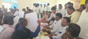 పుంగనూరు ప్రజా దర్భార్ కి క్యూ కట్టిన జనం